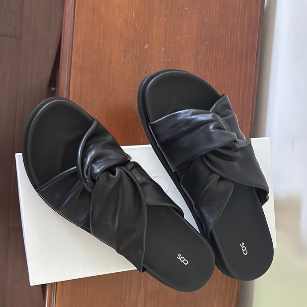 COS Crossover Black Leather Slide Sandals Size 10 - Picture 4 of 5